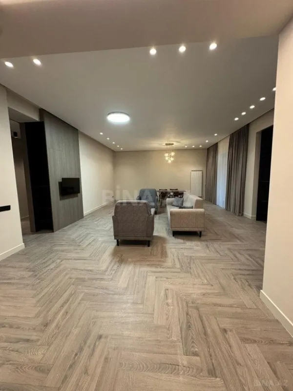 Satılır 3 otaqlı mənzil 158 m²