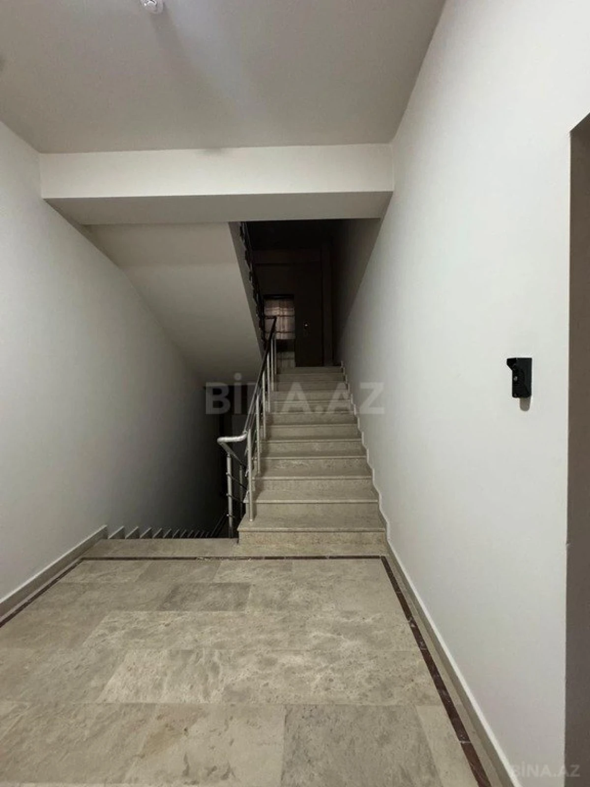Satılır 3 otaqlı mənzil 158 m²
