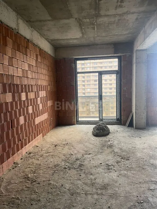 Satılır 2 otaqlı mənzil 92 m²