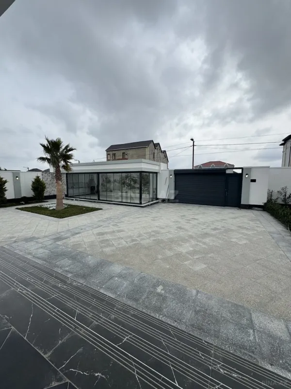Satılır 5 otaqlı həyət evi 200 m²