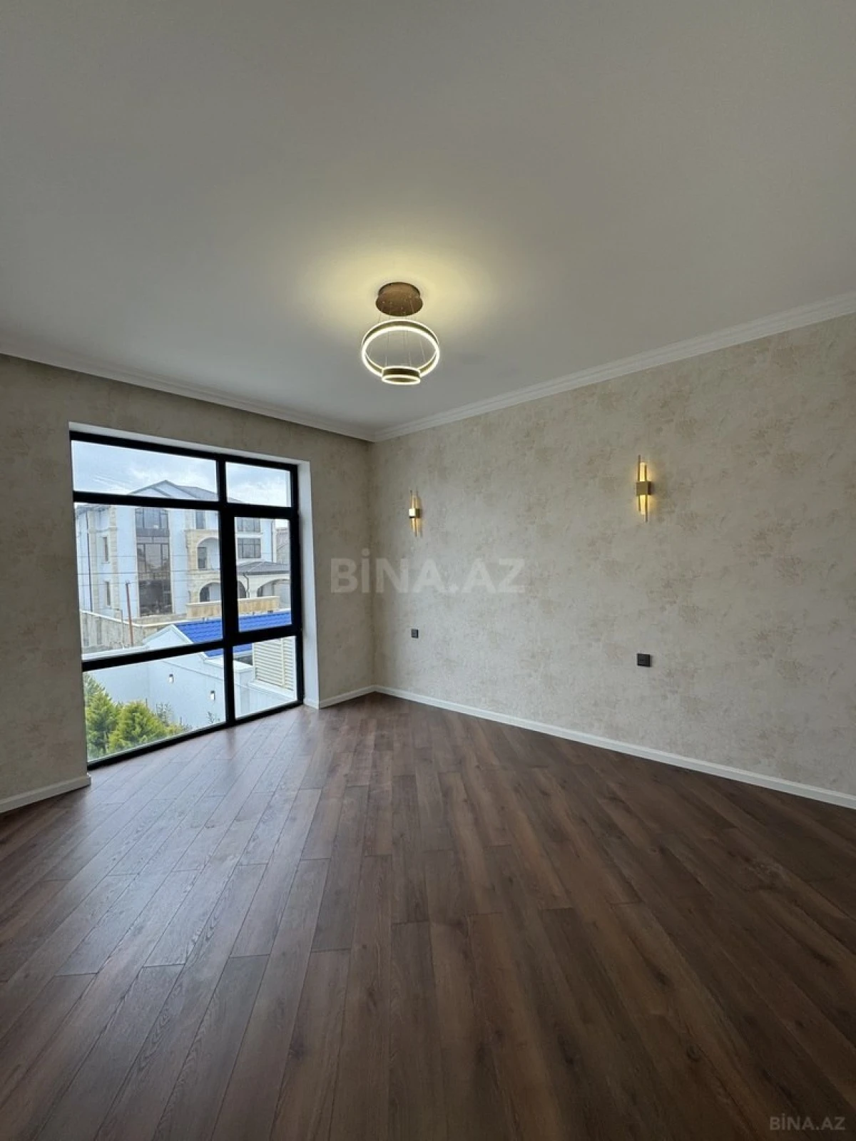 Satılır 5 otaqlı həyət evi 200 m²