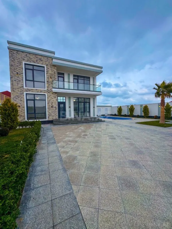 Satılır 5 otaqlı həyət evi 200 m²