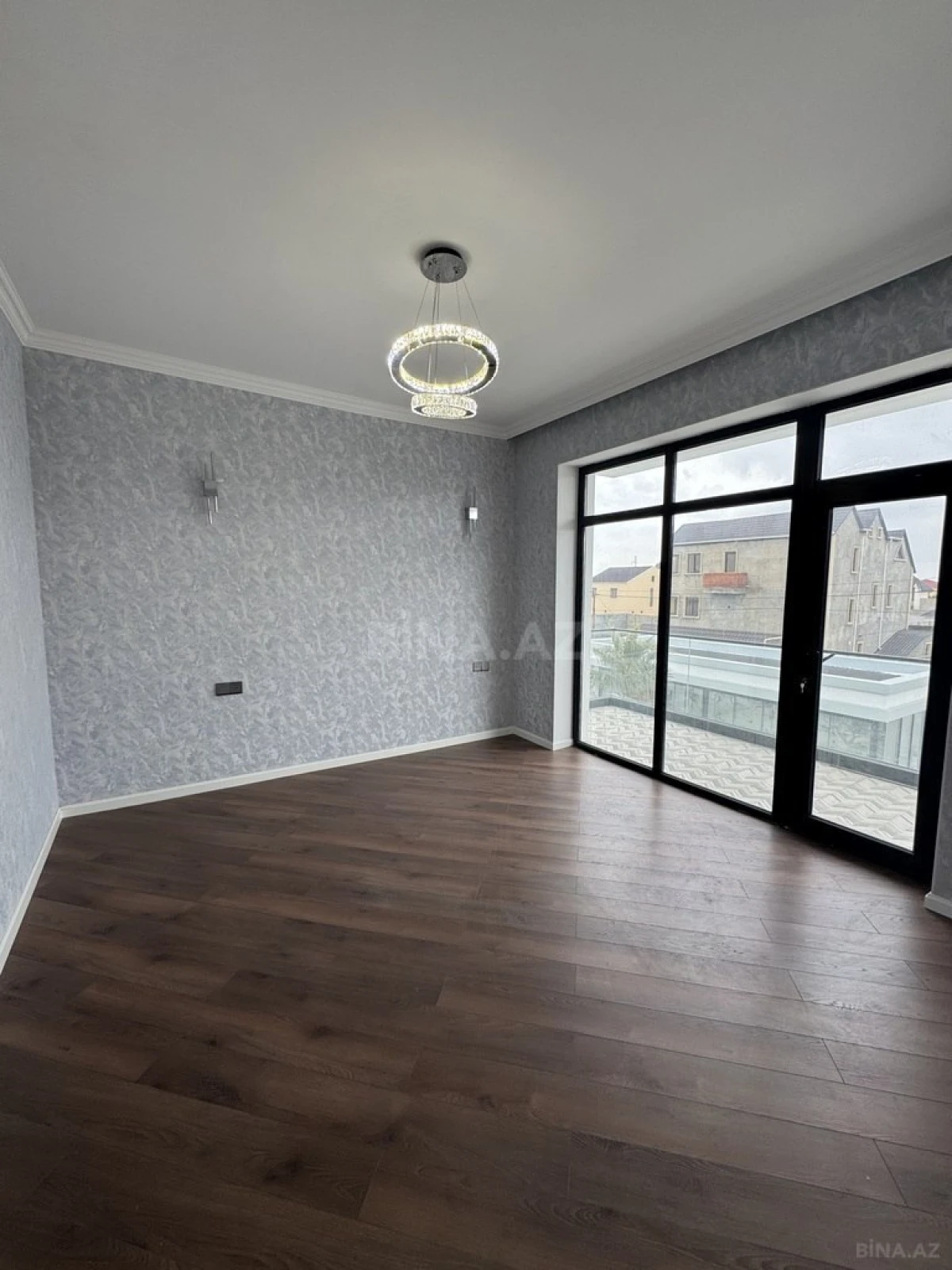 Satılır 5 otaqlı həyət evi 200 m²