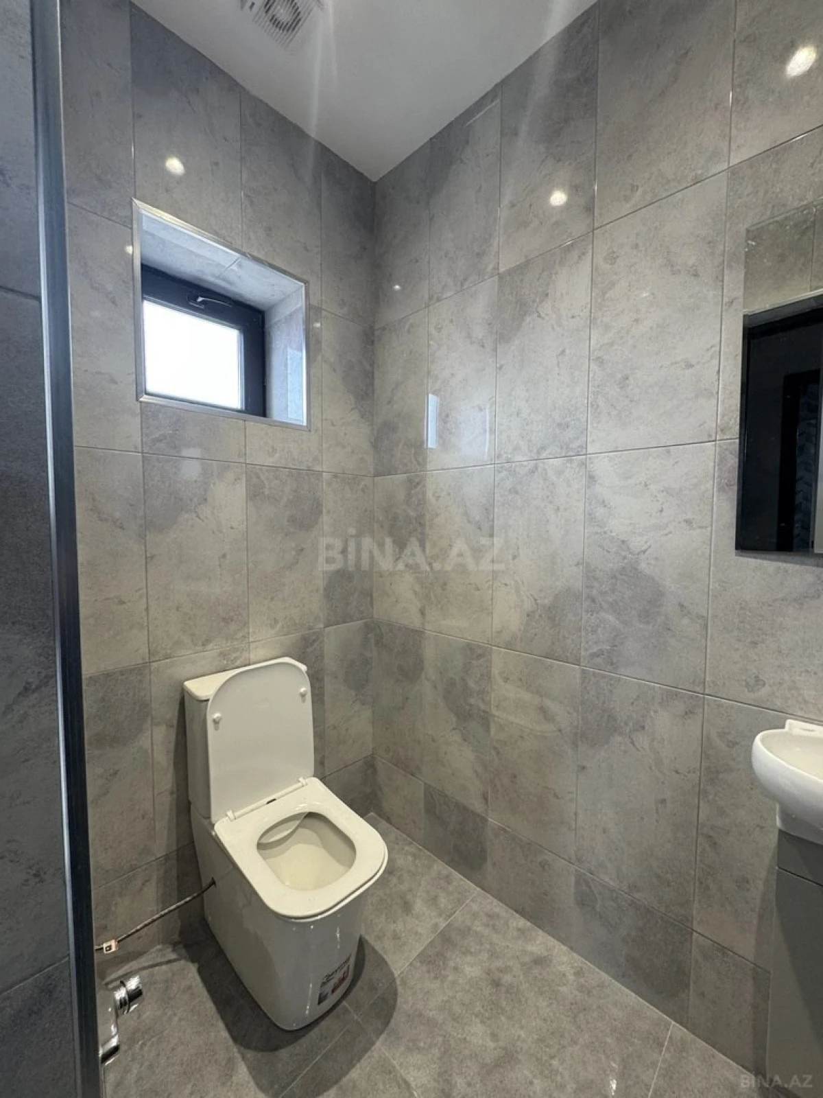 Satılır 5 otaqlı həyət evi 200 m²