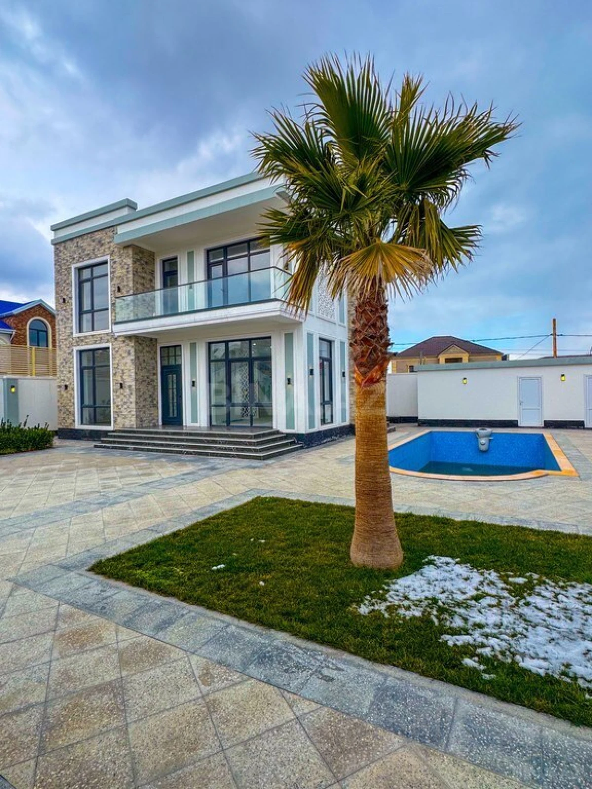 Satılır 5 otaqlı həyət evi 200 m²