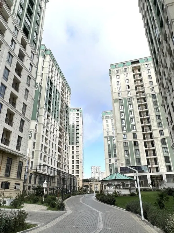 Satılır 2 otaqlı mənzil 96 m²