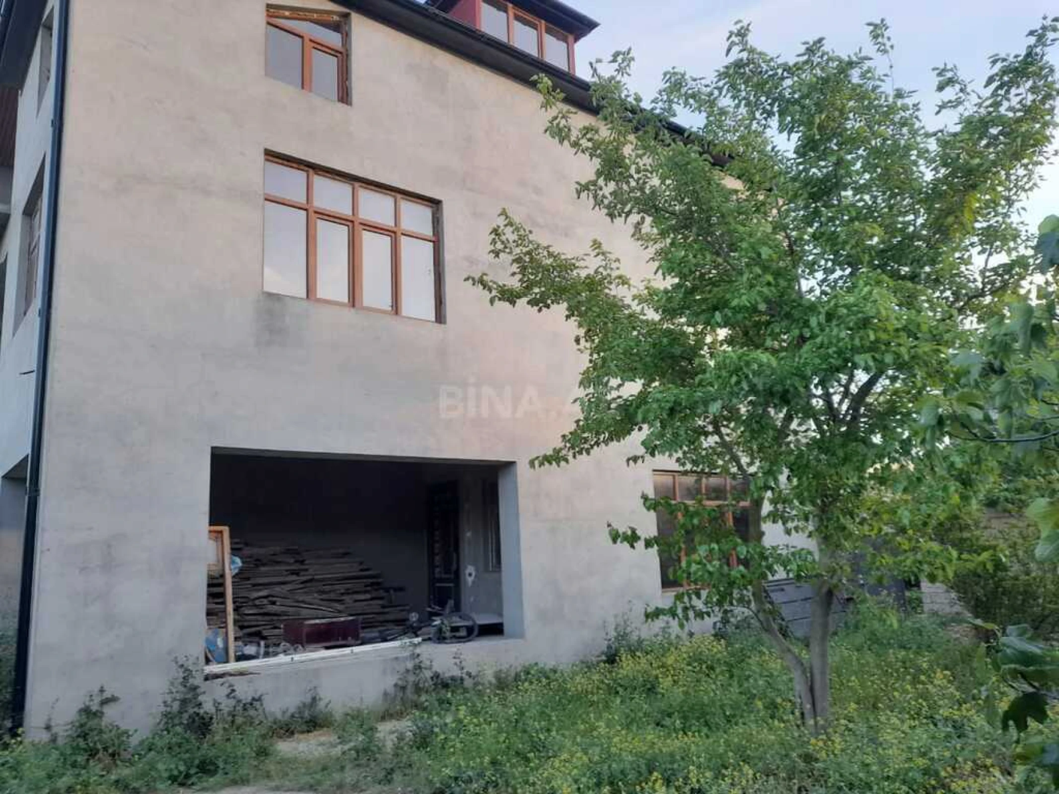 Satılır 7 otaqlı həyət evi 450 m²