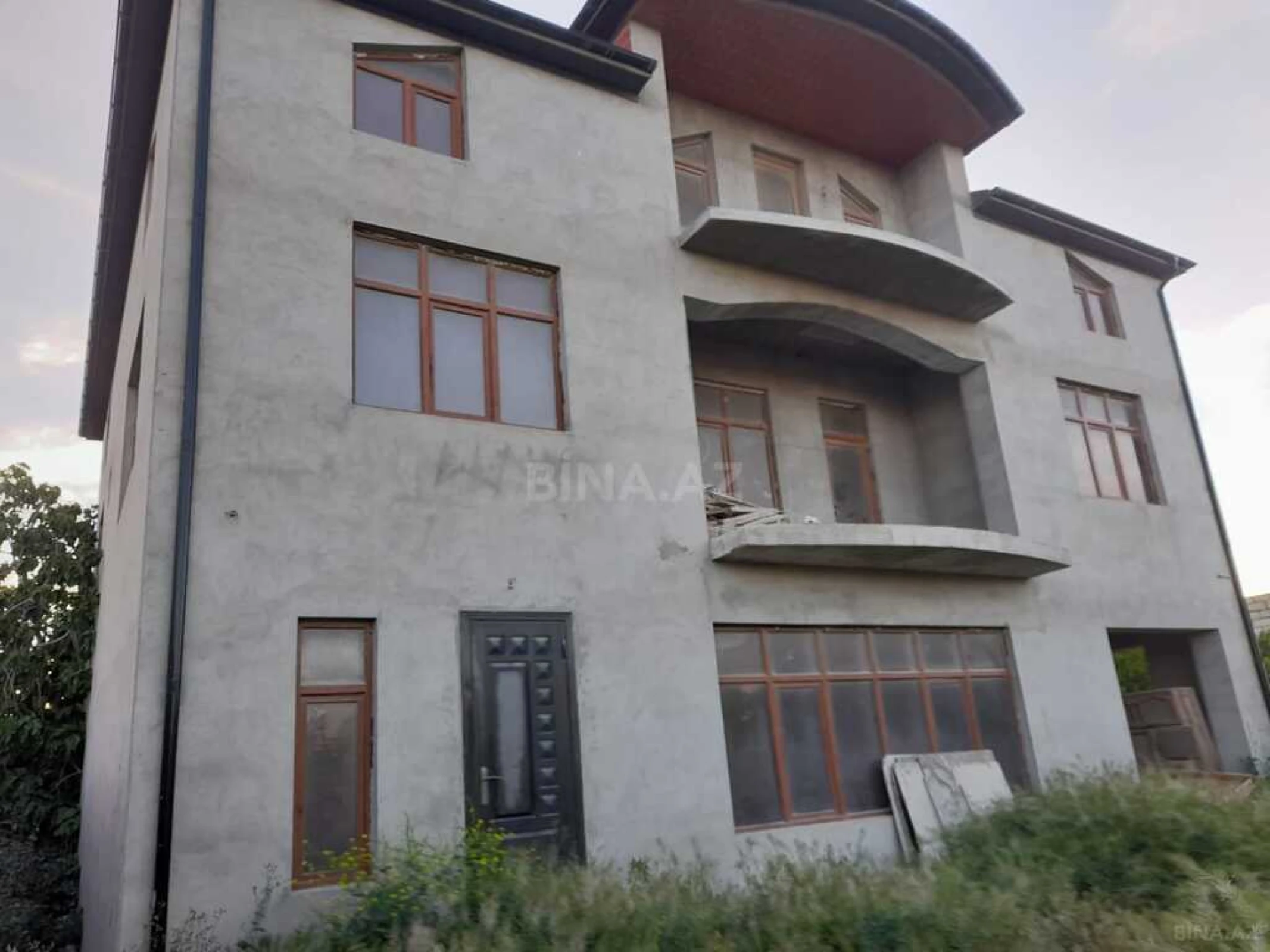 Satılır 7 otaqlı həyət evi 450 m²