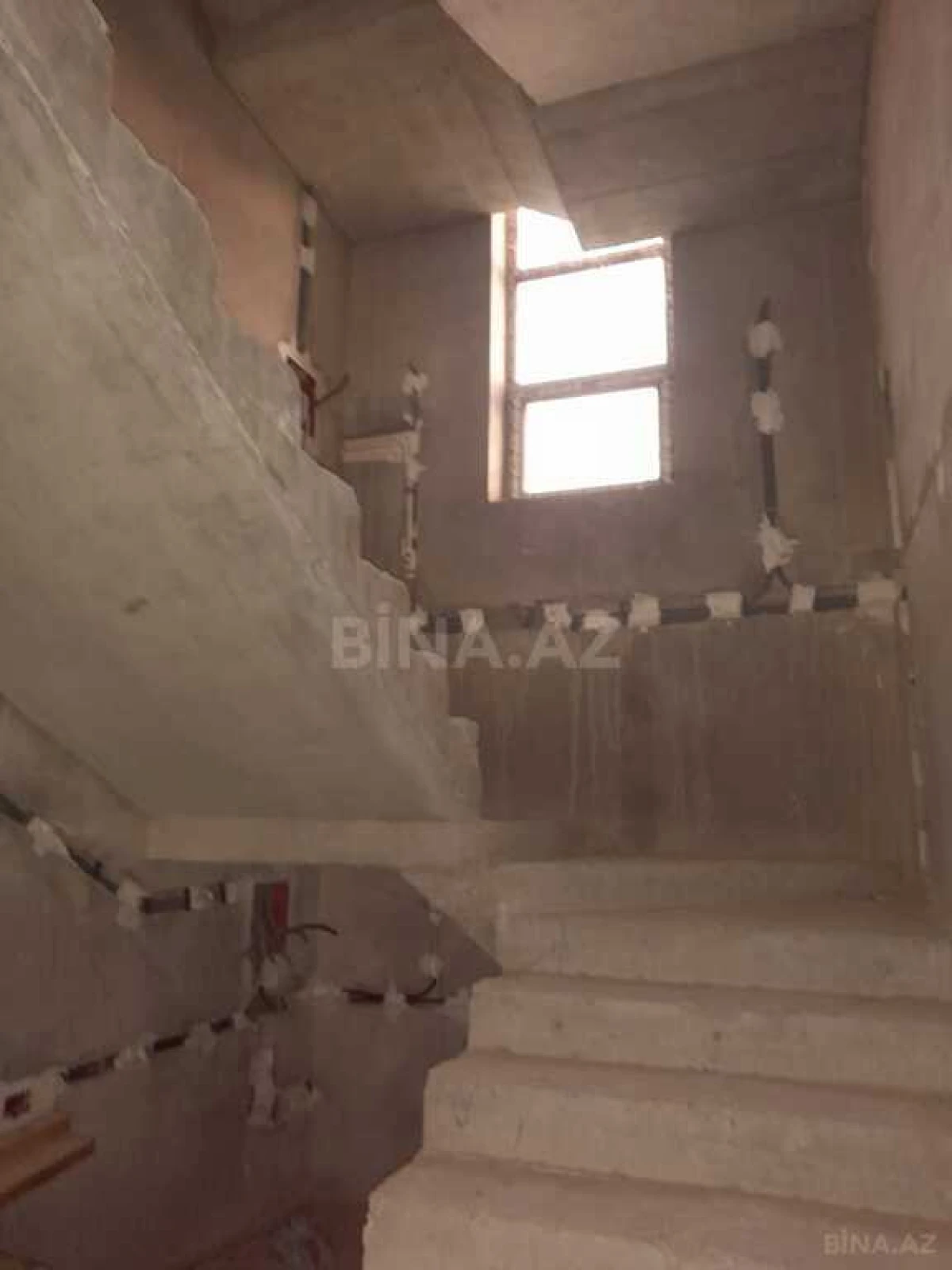 Satılır 7 otaqlı həyət evi 450 m²