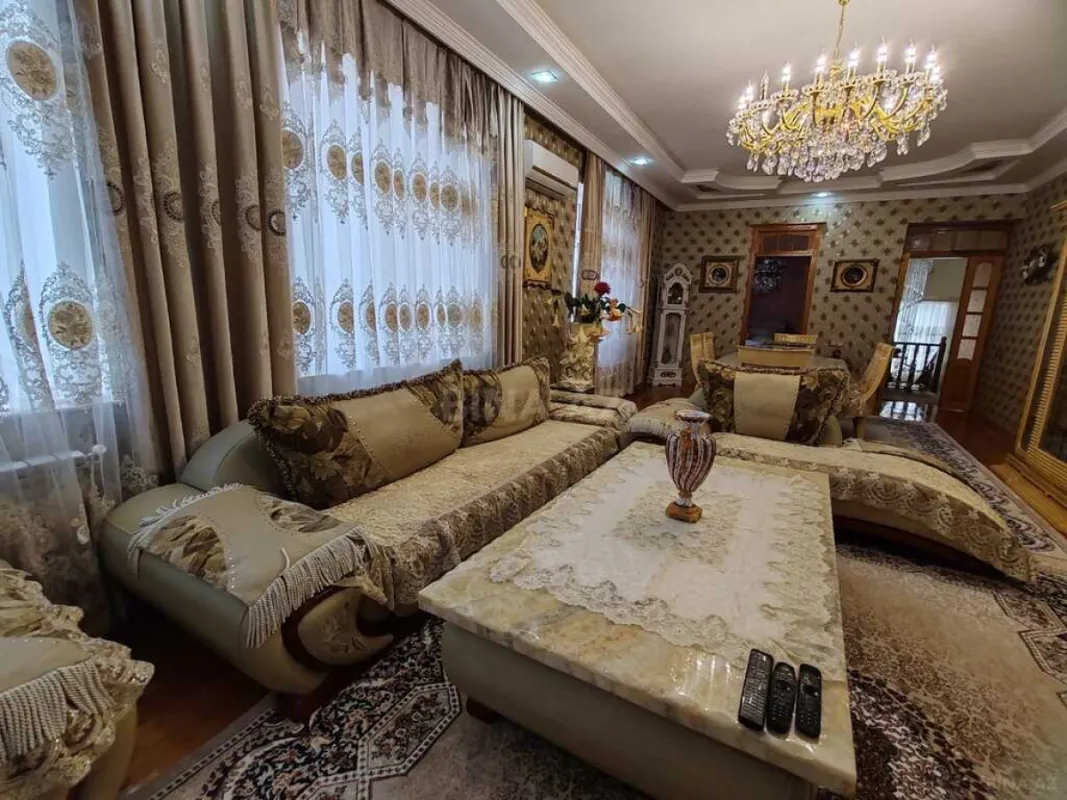 Satılır 7 otaqlı həyət evi 250 m²