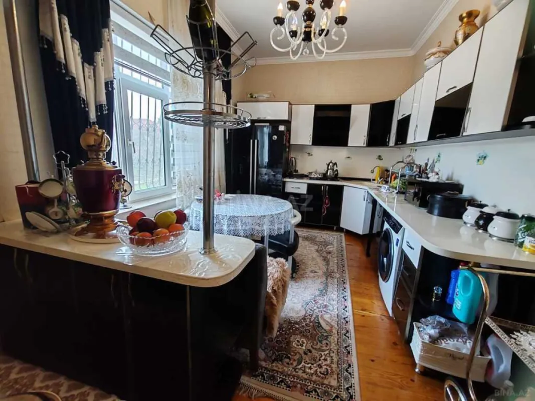 Satılır 7 otaqlı həyət evi 250 m²