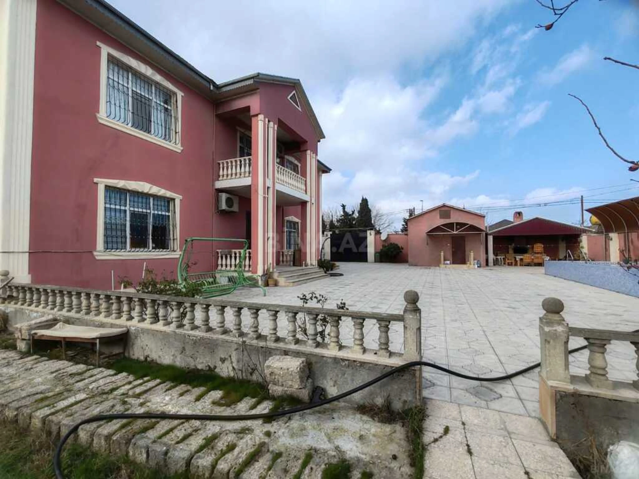 Satılır 7 otaqlı həyət evi 250 m²