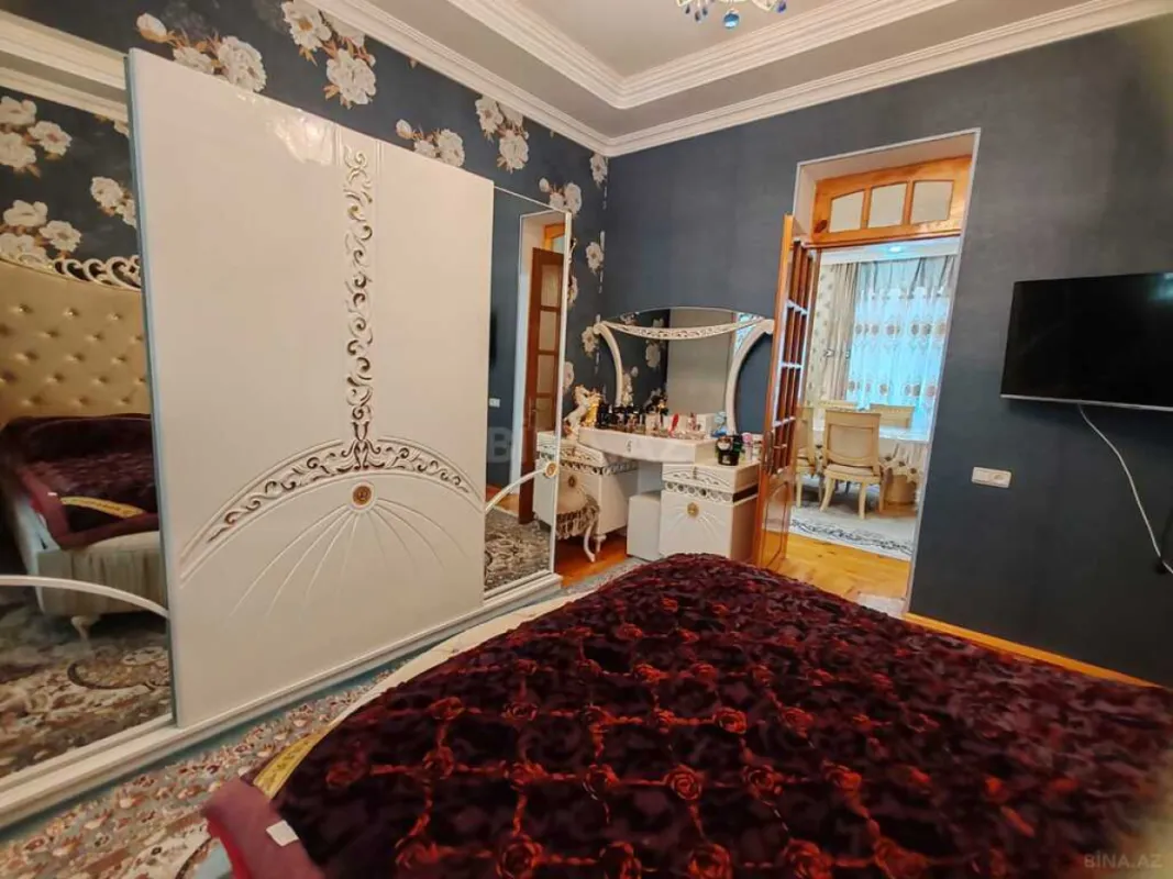 Satılır 7 otaqlı həyət evi 250 m²