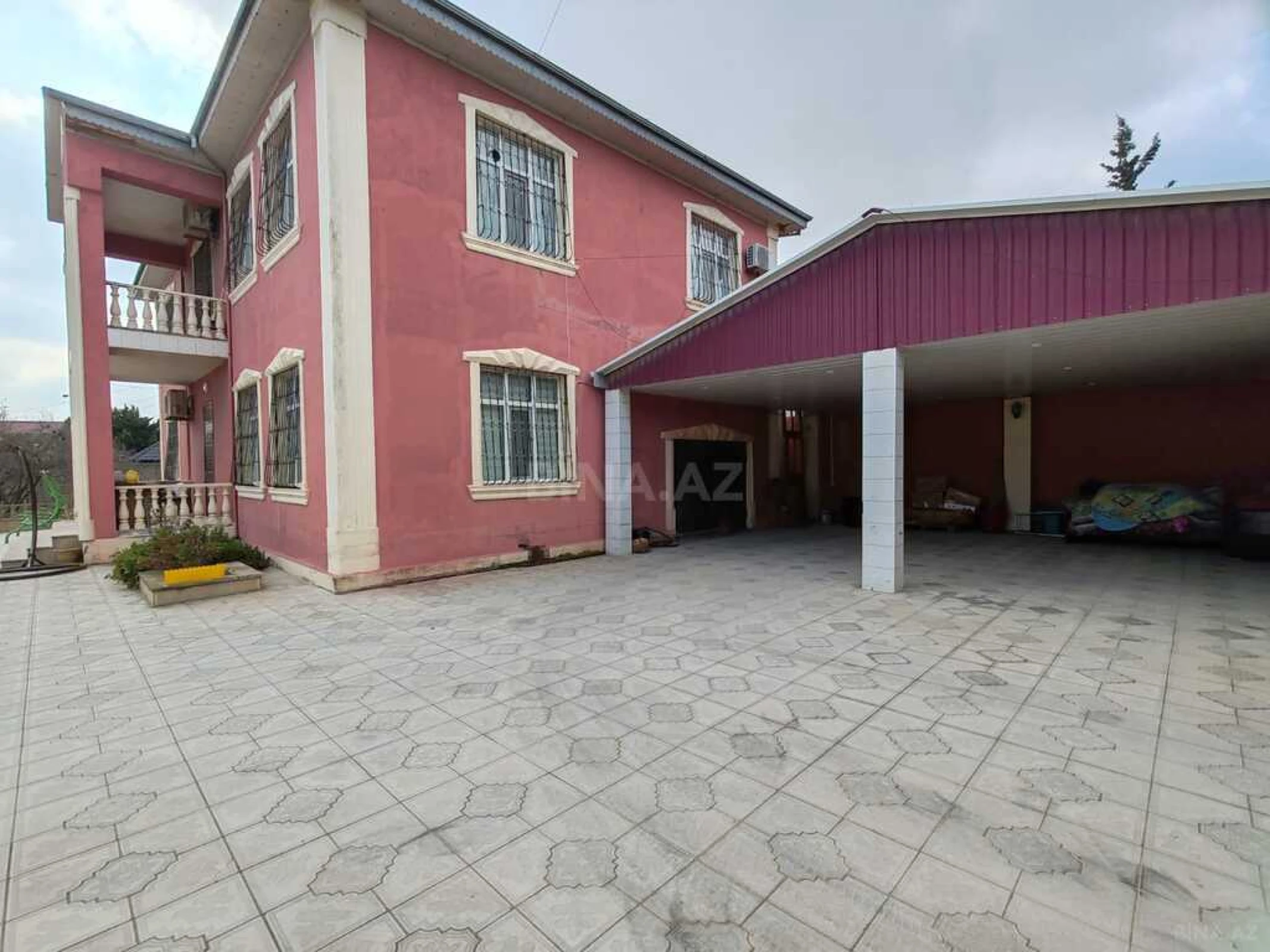 Satılır 7 otaqlı həyət evi 250 m²
