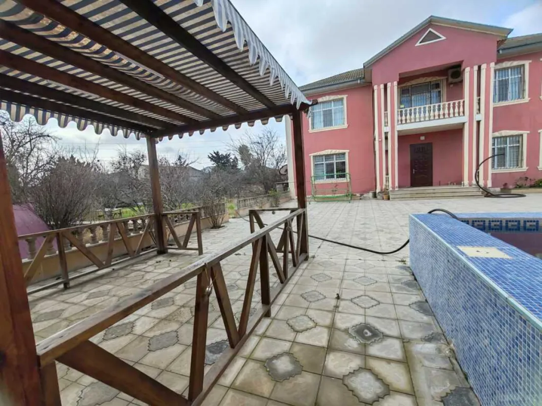 Satılır 7 otaqlı həyət evi 250 m²