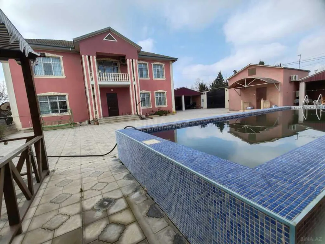 Satılır 7 otaqlı həyət evi 250 m²
