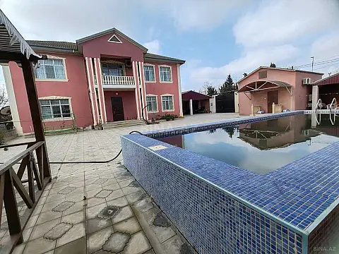 Satılır 7 otaqlı həyət evi 250 m²
