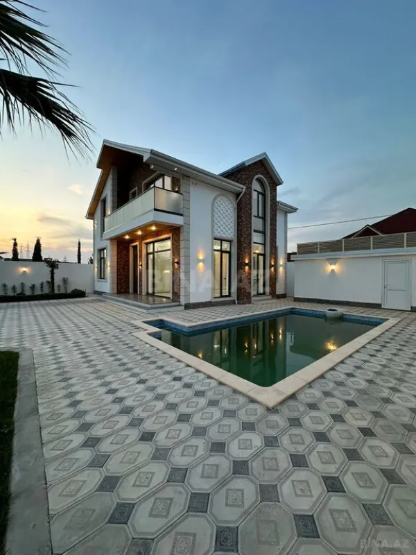 Satılır 5 otaqlı həyət evi 180 m²