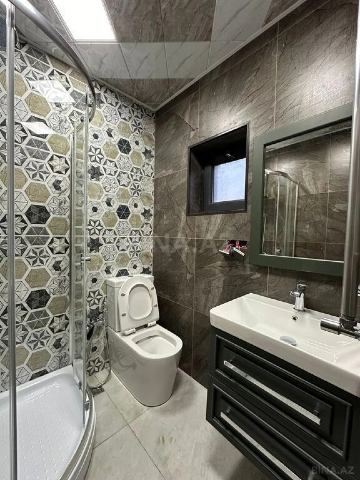 Satılır 5 otaqlı həyət evi 180 m²