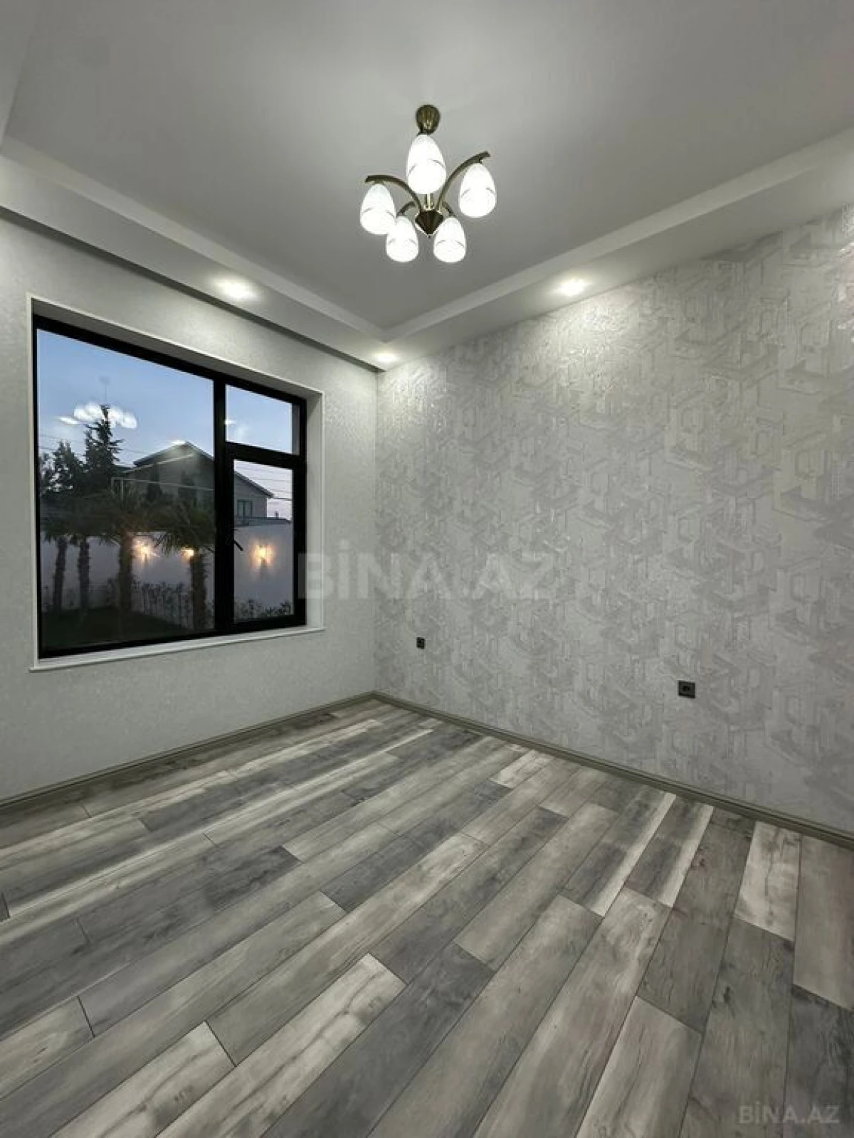 Satılır 5 otaqlı həyət evi 180 m²