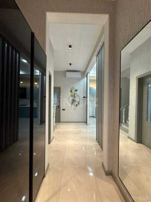 Satılır 5 otaqlı həyət evi 180 m²