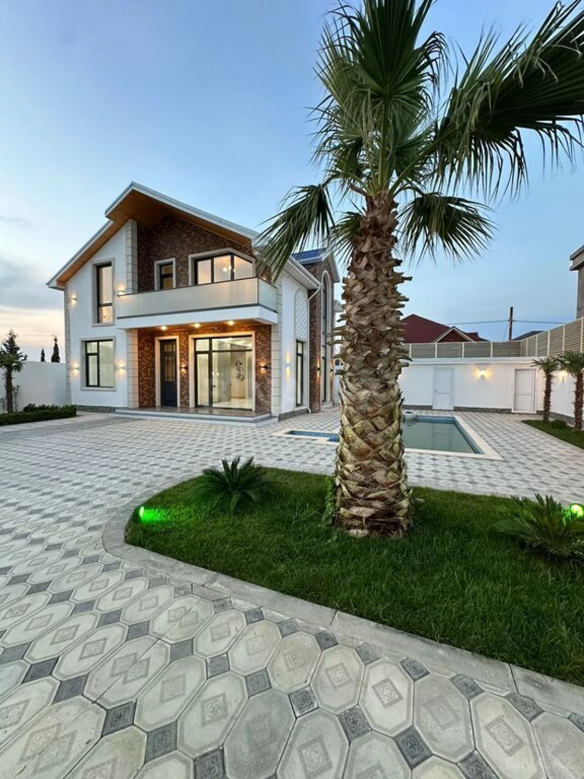 Satılır 5 otaqlı həyət evi 180 m²