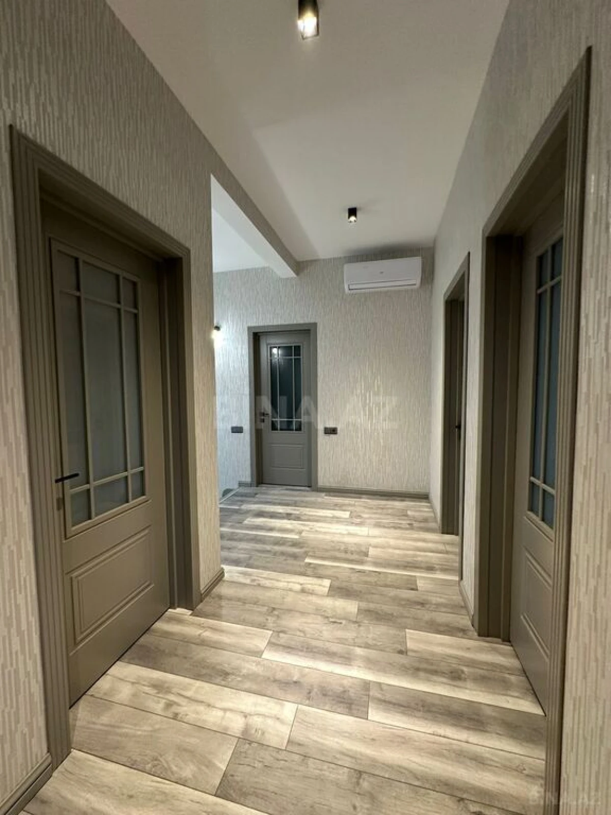 Satılır 5 otaqlı həyət evi 180 m²