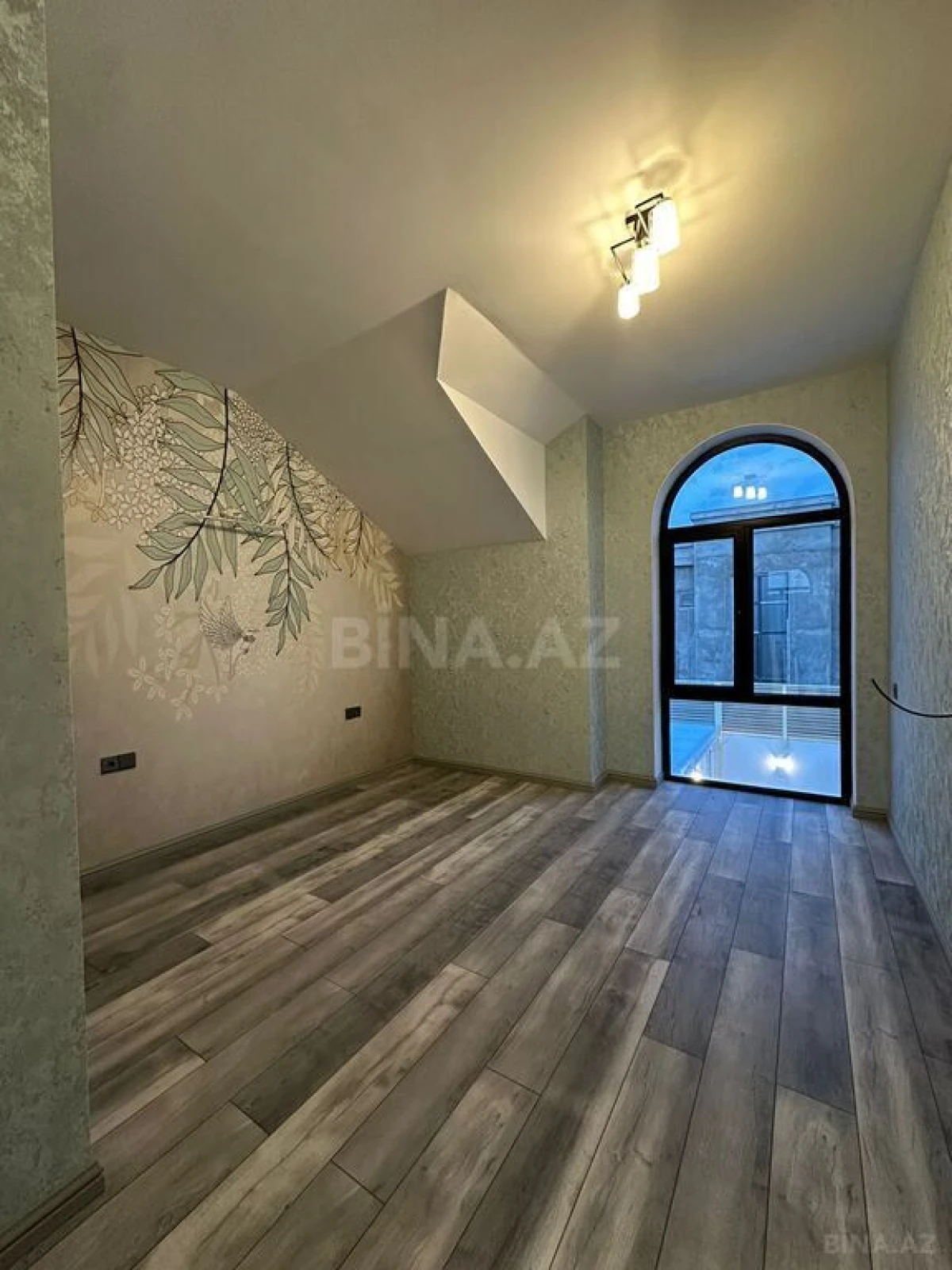 Satılır 5 otaqlı həyət evi 180 m²