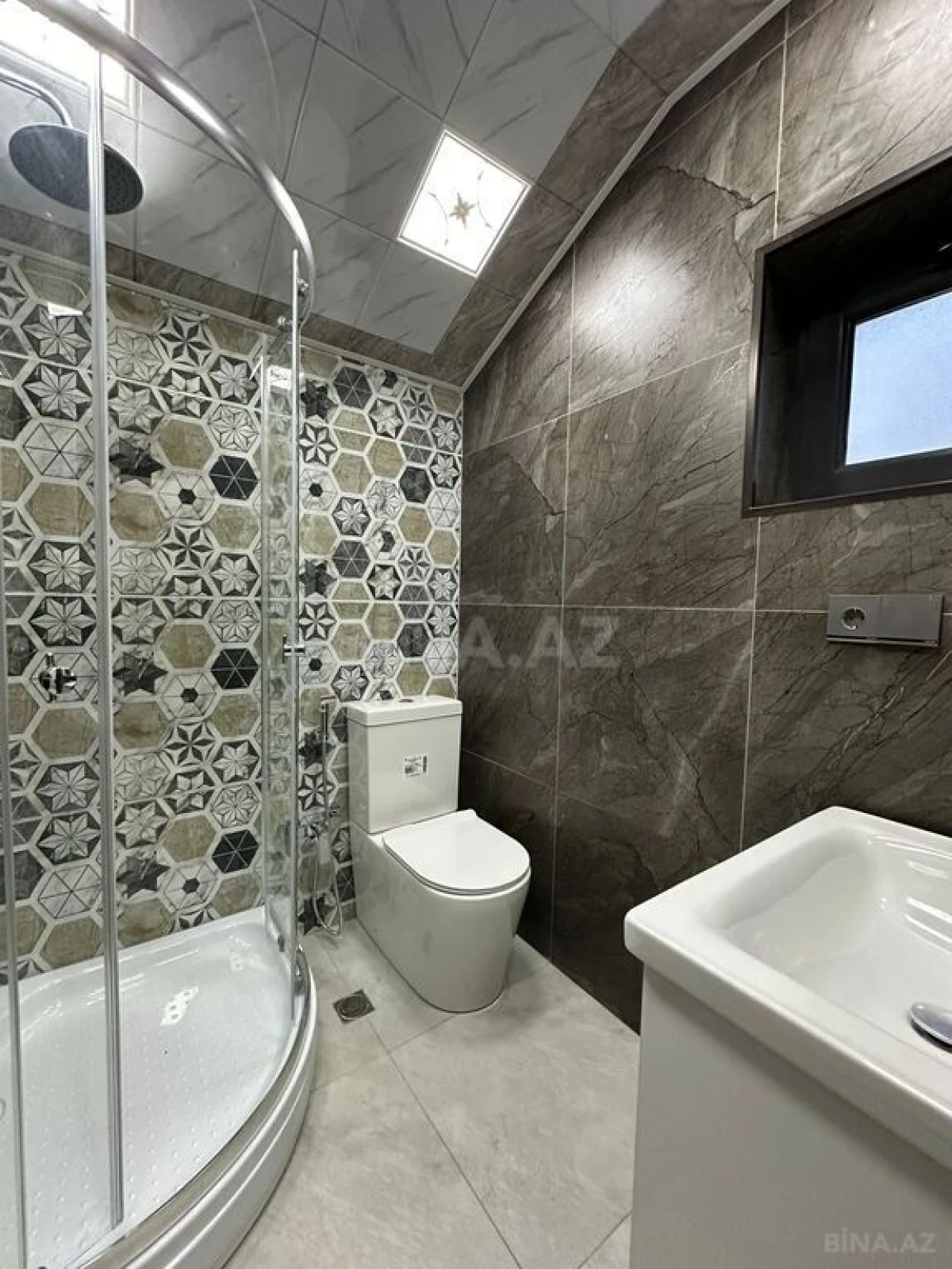 Satılır 5 otaqlı həyət evi 180 m²