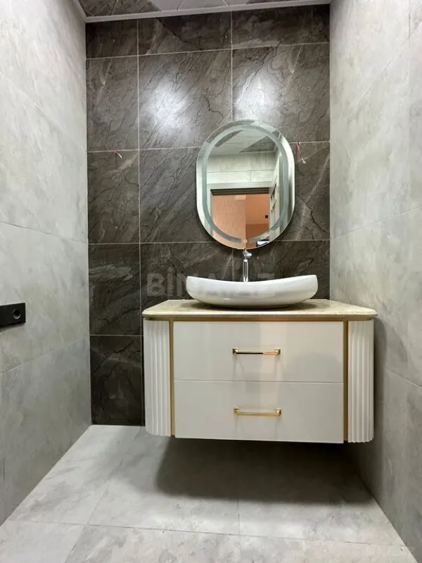 Satılır 5 otaqlı həyət evi 180 m²