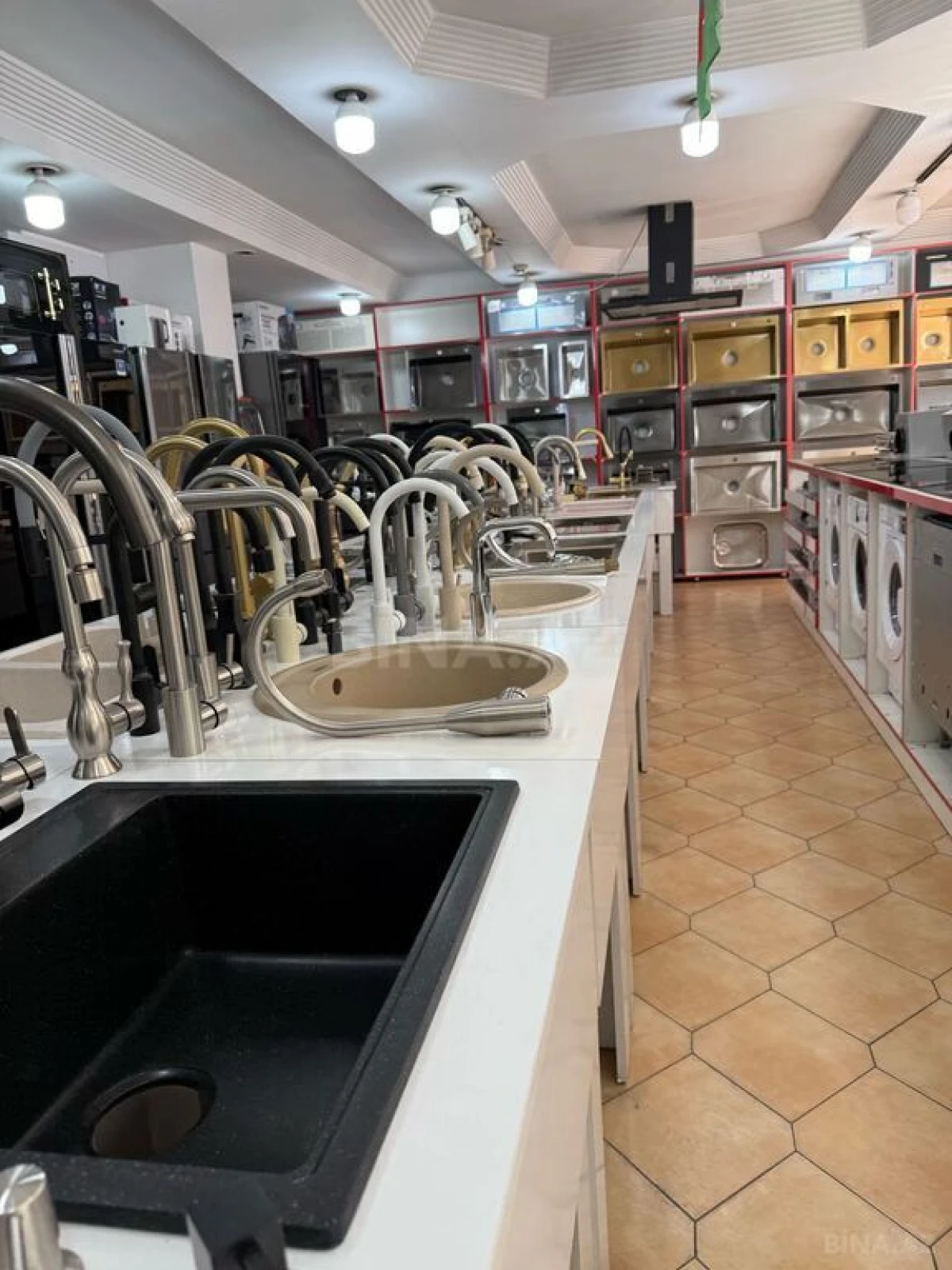 Satılır obyekt 300 m²