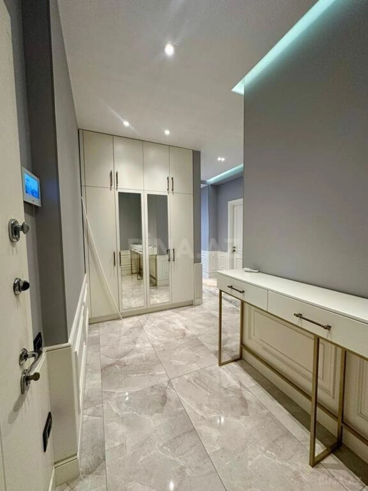 Satılır 3 otaqlı mənzil 120 m²