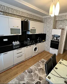 Satılır 2 otaqlı mənzil 82 m²