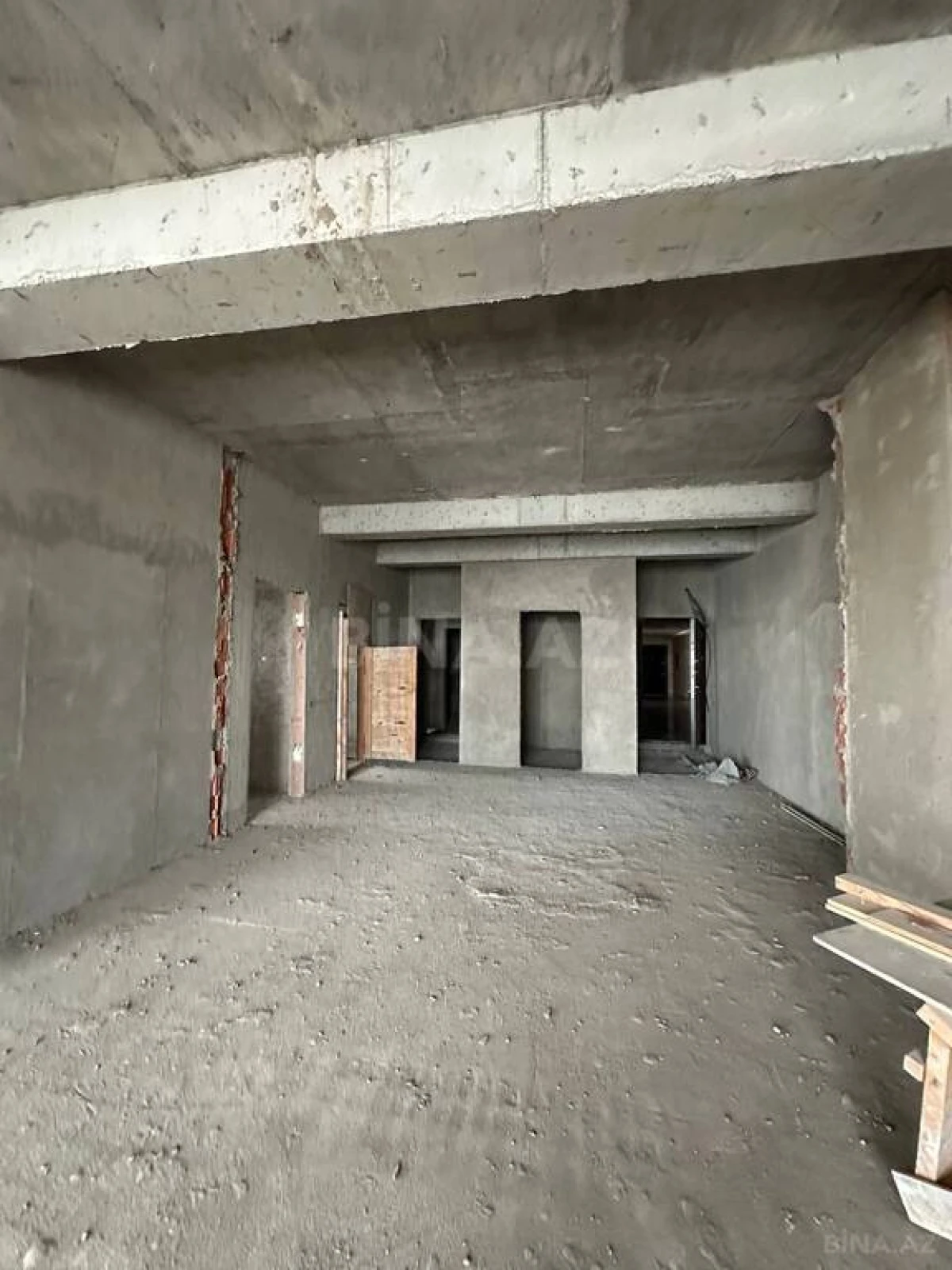 Satılır 4 otaqlı mənzil 188 m²