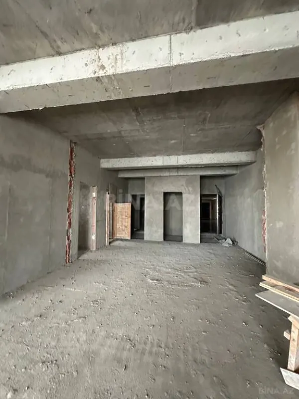 Satılır 4 otaqlı mənzil 188 m²