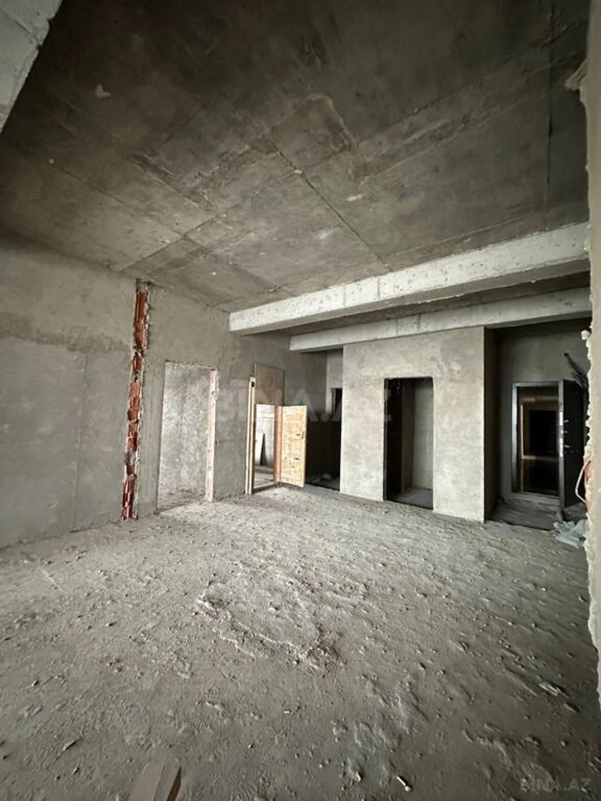 Satılır 4 otaqlı mənzil 188 m²