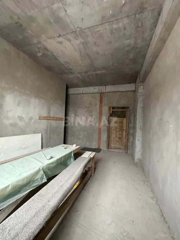 Satılır 4 otaqlı mənzil 188 m²