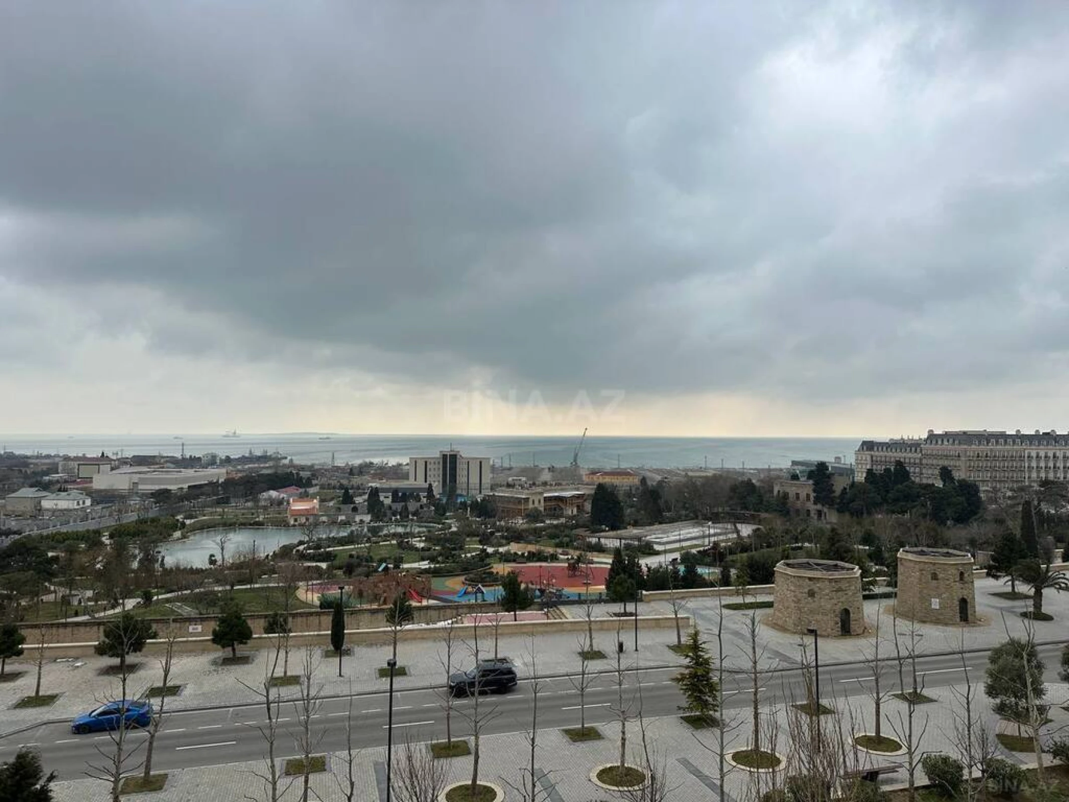 Satılır 4 otaqlı mənzil 188 m²