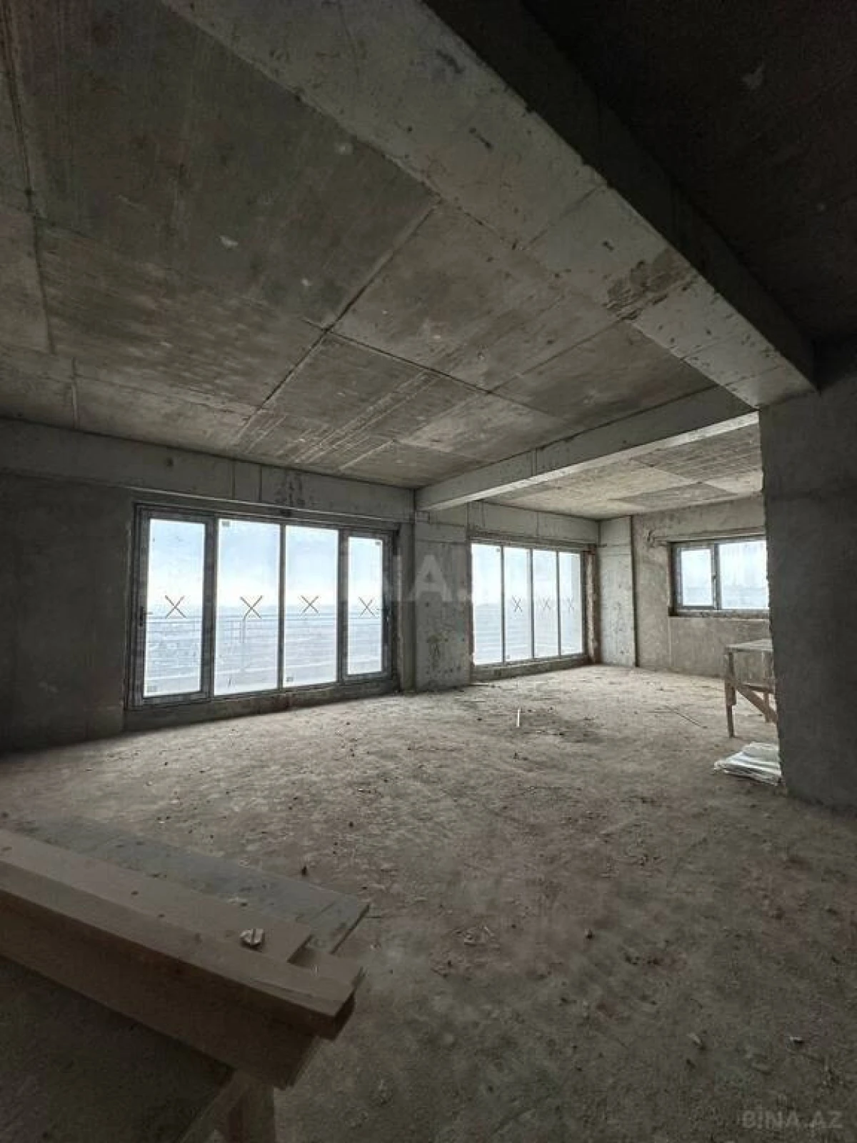 Satılır 4 otaqlı mənzil 188 m²