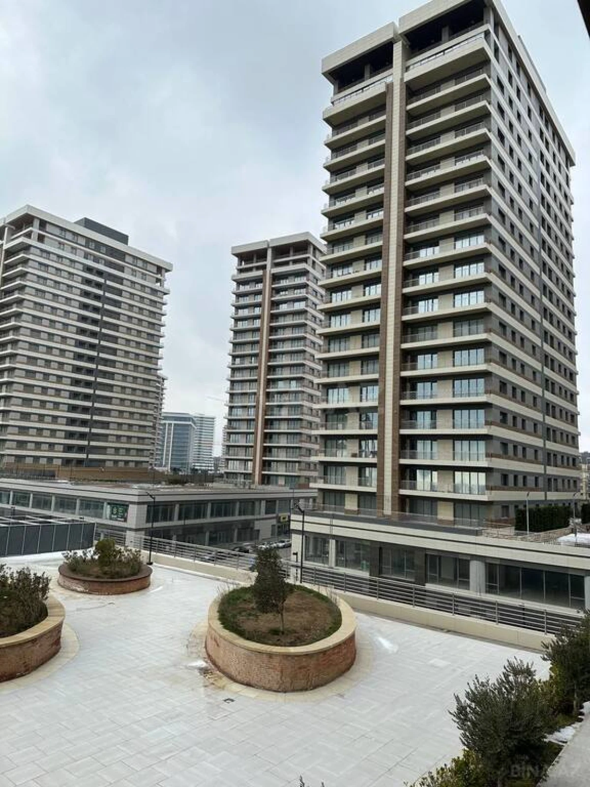 Satılır 4 otaqlı mənzil 188 m²