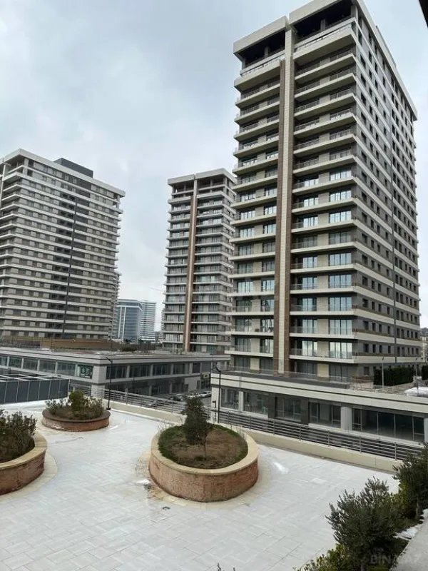 Satılır 4 otaqlı mənzil 188 m²