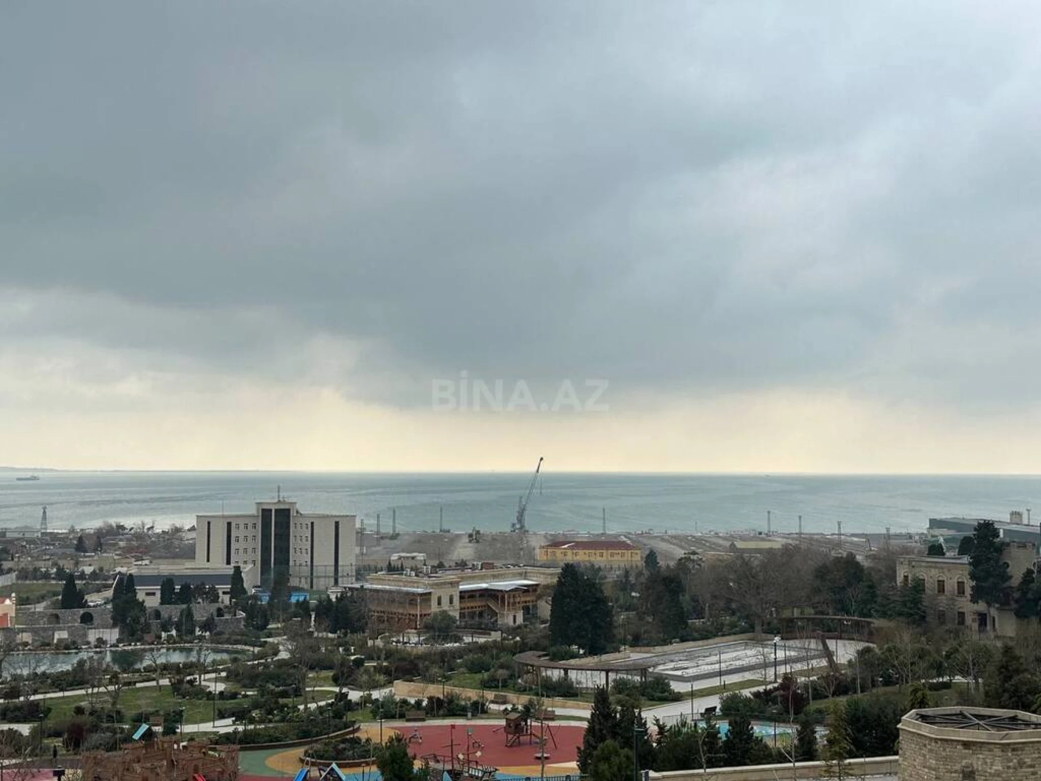 Satılır 4 otaqlı mənzil 188 m²