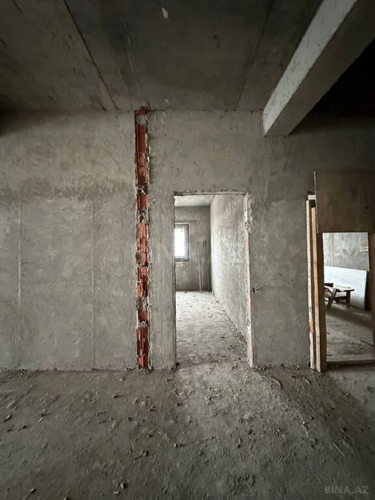 Satılır 4 otaqlı mənzil 188 m²