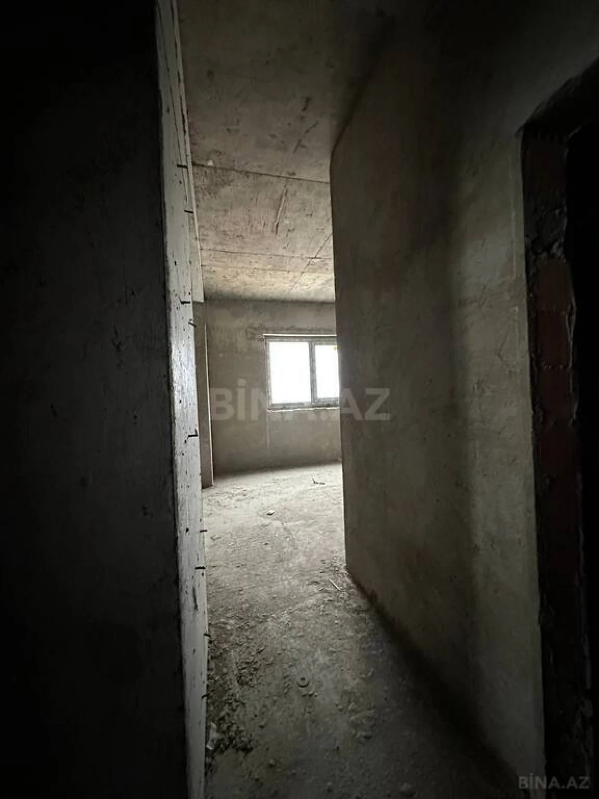 Satılır 4 otaqlı mənzil 188 m²