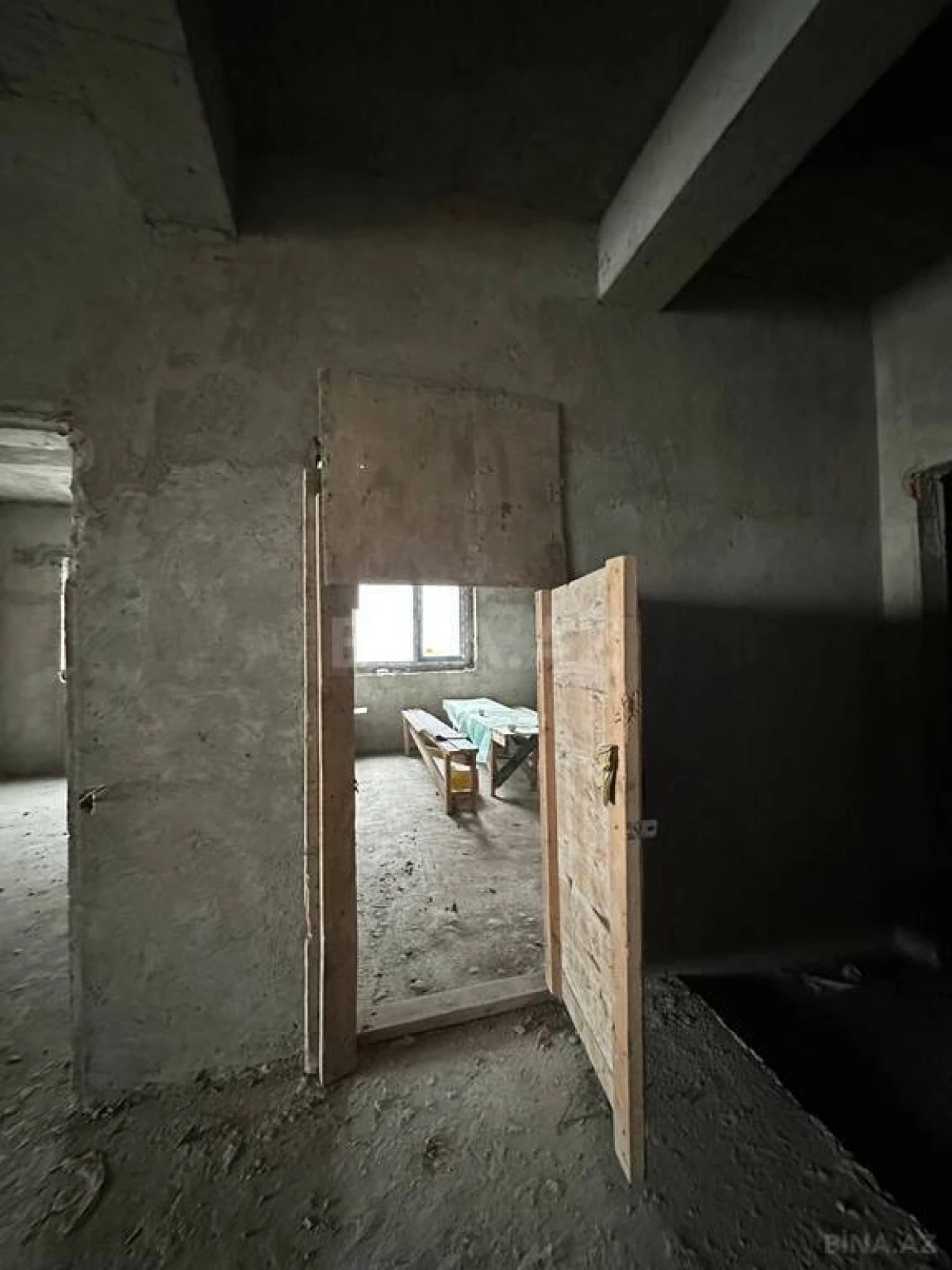 Satılır 4 otaqlı mənzil 188 m²