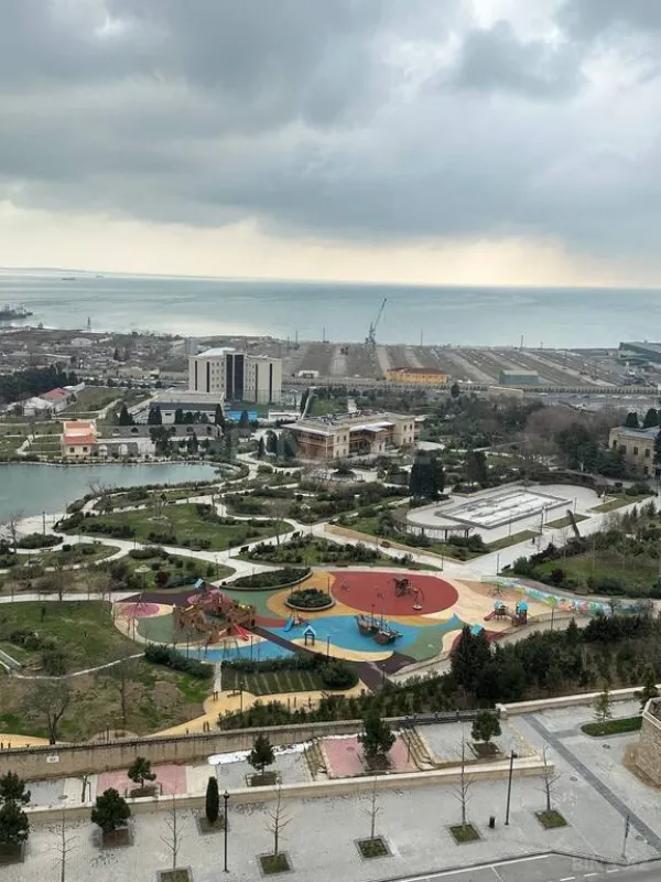 Satılır 3 otaqlı mənzil 158 m²