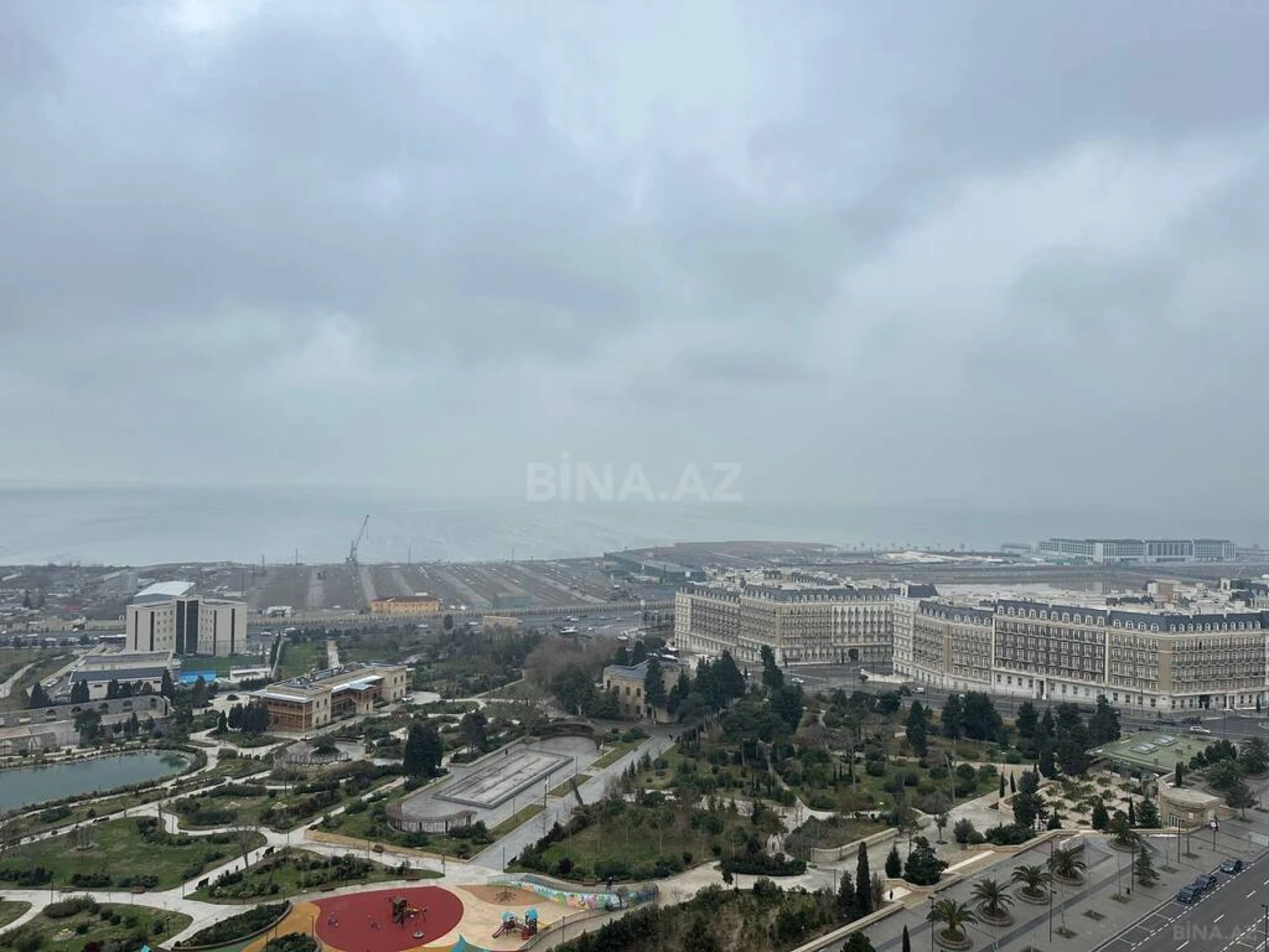 Satılır 3 otaqlı mənzil 158 m²