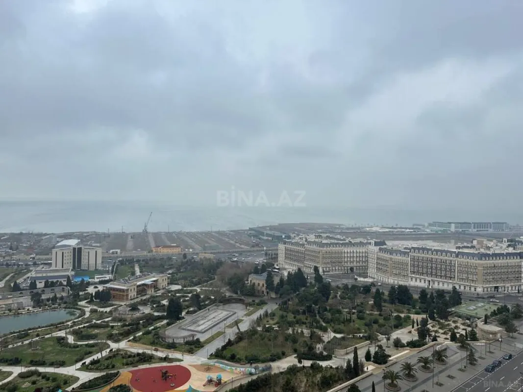 Satılır 3 otaqlı mənzil 158 m²