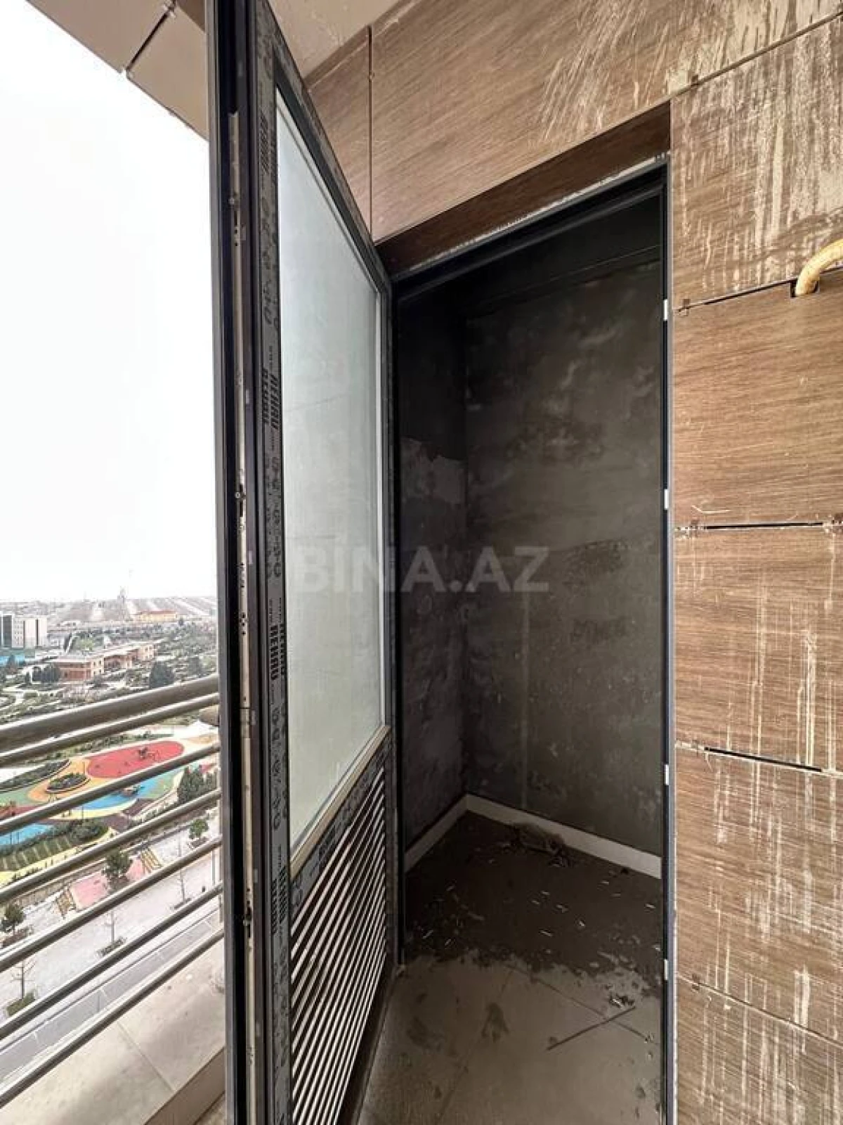 Satılır 3 otaqlı mənzil 158 m²