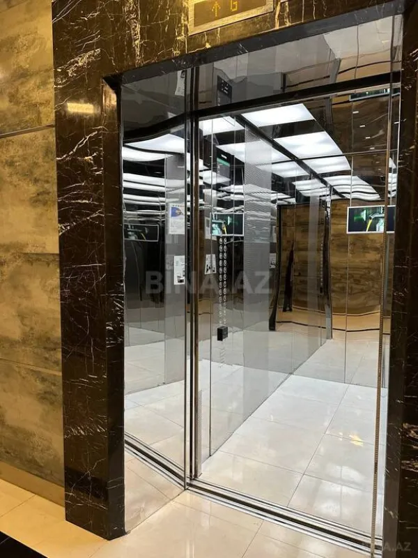 Satılır 3 otaqlı mənzil 158 m²